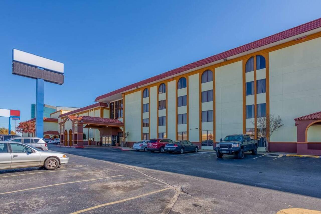 Oyo Hotel Tulsa I-44 Midtown Eksteriør bilde