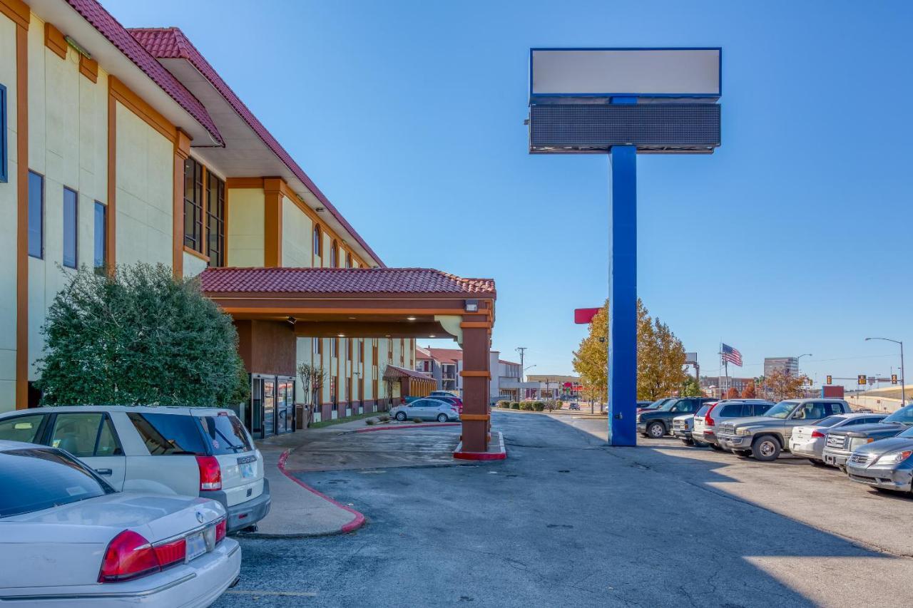 Oyo Hotel Tulsa I-44 Midtown Eksteriør bilde